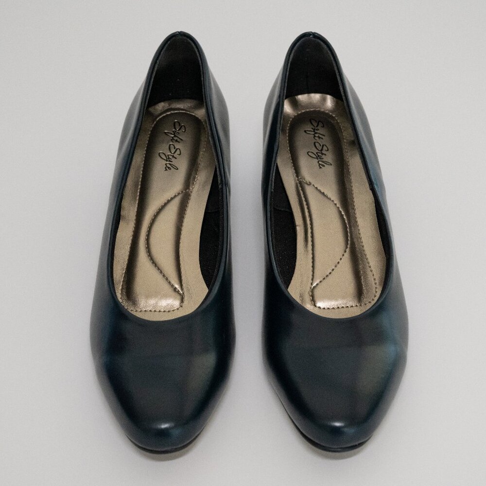 Hush Puppies Soft Style Angel II Low Heel Pump in Navy Elegance